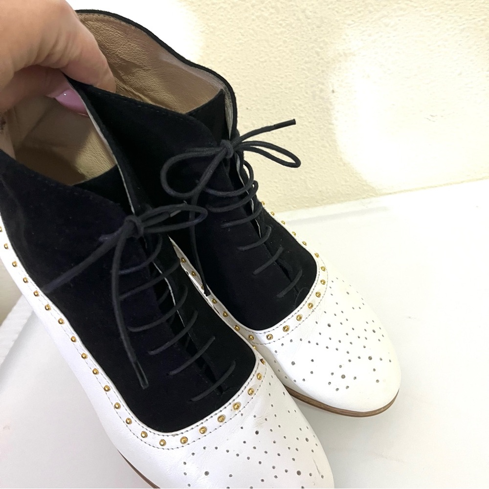 Stylish Black and White Ankle Boots - Picture 2 of 7